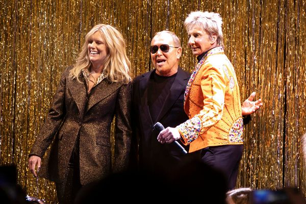 Michael Kors Throws a 70s Bash with Barry Manilow at NY Fashion Week