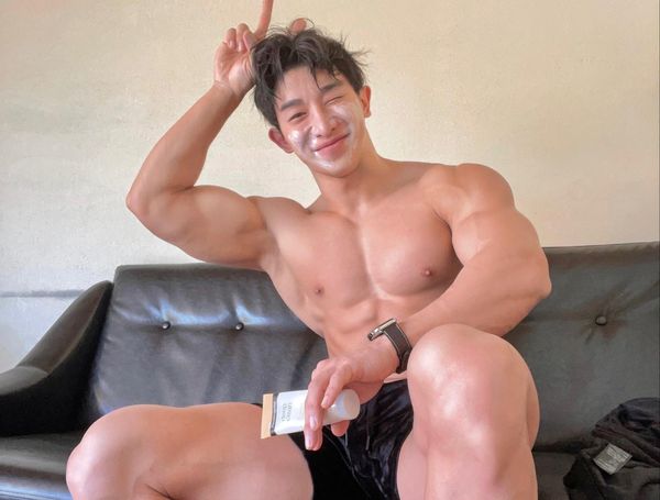 PopUps: Wonho Once Again Turns Heads with New Thirst Traps
