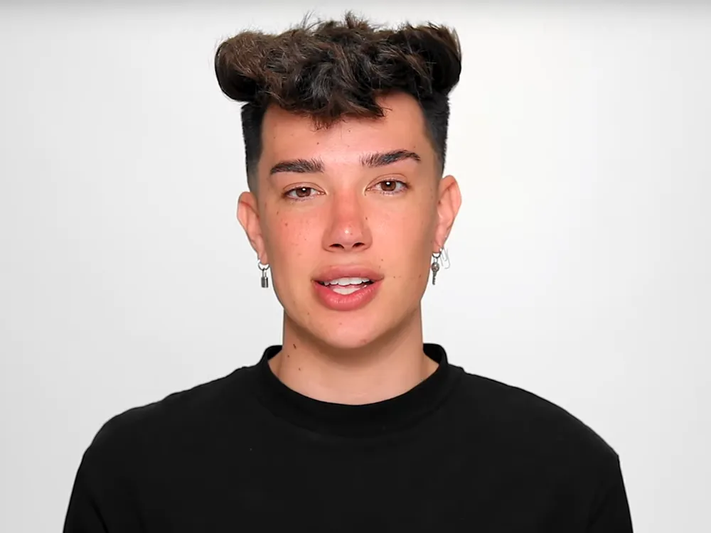 Watch YouTube Beauty Celeb James Charles Apologizes for Texts with