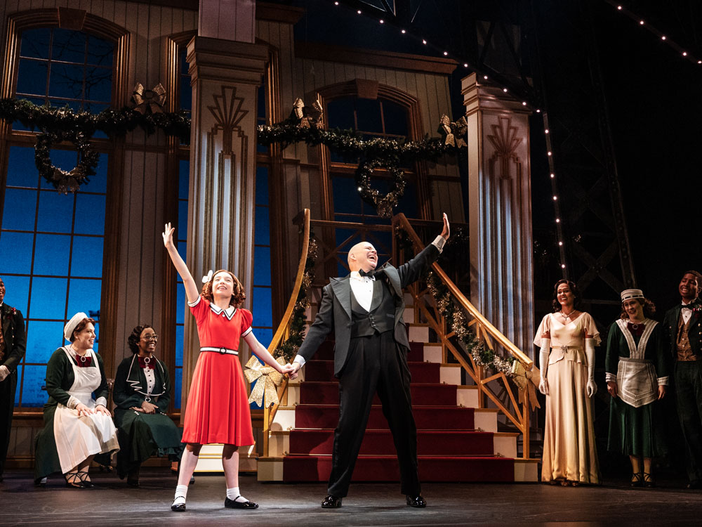 Review: On National Tour, 'Annie' Remains a Crowd-Pleaser