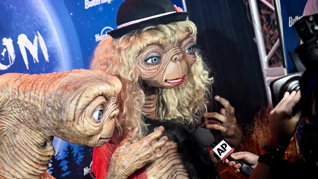 Heidi Klum and Janelle Monáe Wear Elaborate E.T. Costumes for their