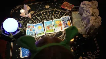 How Reading Tarot Cards Helps People Today