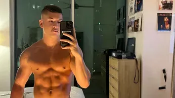 Peachy Keen for Summer with this Poolside Peach Pic