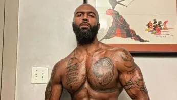 Mike Knowles Stuns in Slayful Swimwear