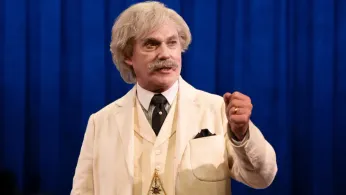 Richard Thomas Dons Wig and Mustache to Play Icon Mark Twain