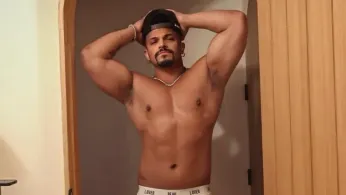 Heat Waves Have Got Nothing on Hot Hunk Beau De Mayo