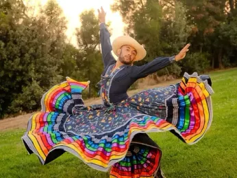 ‘Mucho Machismo y Pocos Machos’ – queer Latinx dancer/choreographer Rogelio Lopez has a story to tell