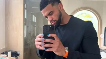 Caleb Williams Uses Painted Fingernails to Spotlight Suicide Prevention, Sparking Conversation on Inclusivity and Mental Health