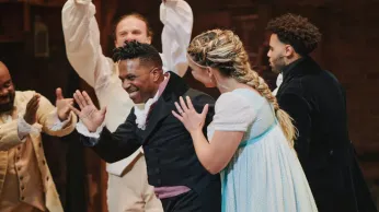 Leslie Odom Jr. Receives a Hero’s Welcome in Triumphant Return to 