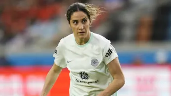 Racing Louisville's Demelo Collapses During Match Against the Reign