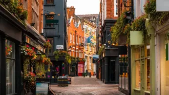 An LGBTQ+ Trip to London: Where to Look for Bubbly, Cheap, and Welcoming Entertainment