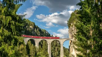 From Colorado to Kyoto: The Best Fall Train Rides Around the World