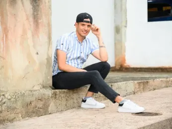 Gay Venezuelan makeup artist works to move forward after prison release