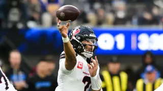 Texans Clinch Third Consecutive Playoff Berth With 20-16 Win Over Chargers